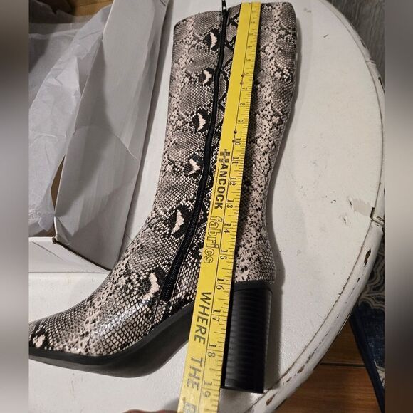 XOXO Maylynne Knee High Boots - Picture 4 of 15